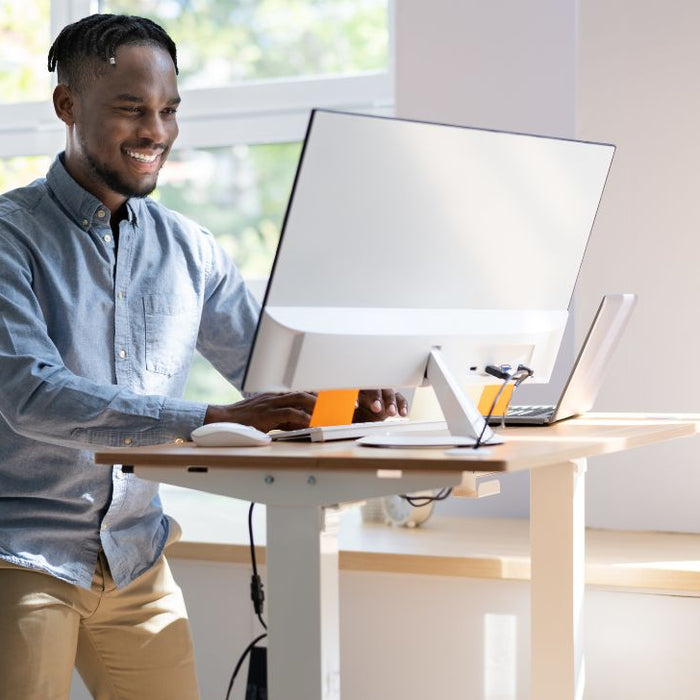 The Best Standing Desk for Back Pain – What to Look for in 2025