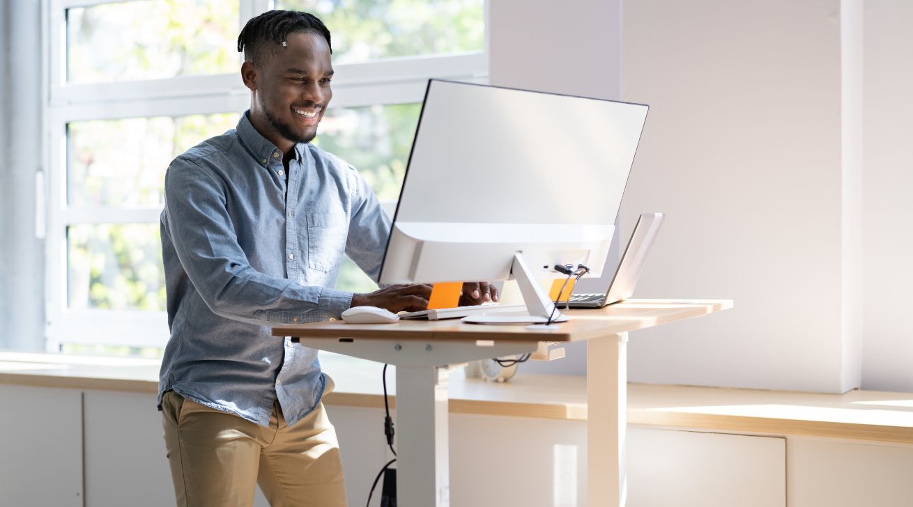 The Best Standing Desk for Back Pain – What to Look for in 2025